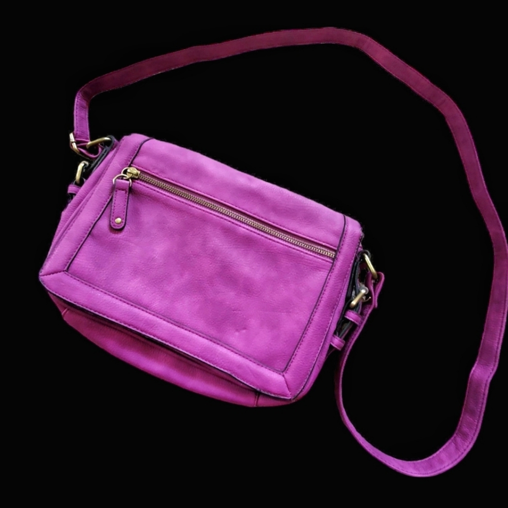 Merona Violet 11x7" envelope shaped crossbody bag.